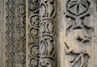 Détails décoratifs de la façade de la basilique, début du XIIe siècle - Romanesque