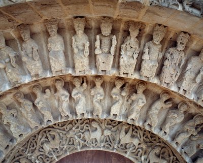 Détail des sculptures du portail sud - Romanesque
