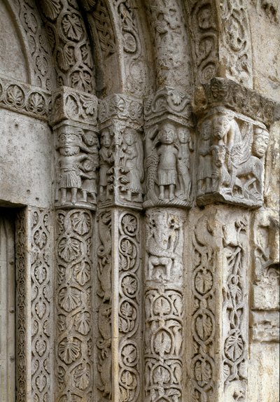 Détail de la façade côté droit de la porte de la Basilique, début du 12ème siècle - Romanesque