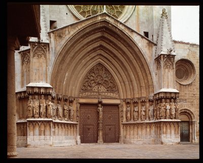 Art gothique : (détail) du portail central de la cathédrale de Sainte Thècle à Tarragone - Romanesque