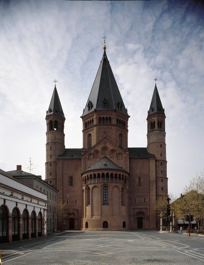 Art roman : vue de la cathédrale Saint-Martin, construite entre le Xe et le XIIe siècle. Mayence, Allemagne - Romanesque