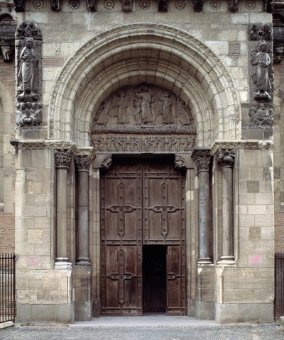 Portail sud de la basilique - Romanesque