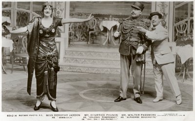 Membres de la distribution de Oh! Oh! Delphine!!!, vers 1916 - Rotary Photo