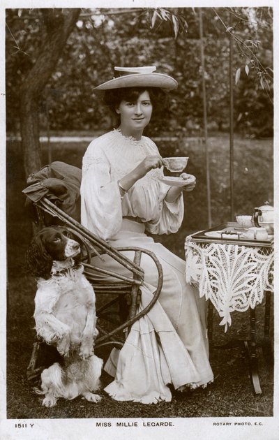 Millie Legarde, actrice anglaise, vers 1906 - Rotary Photo