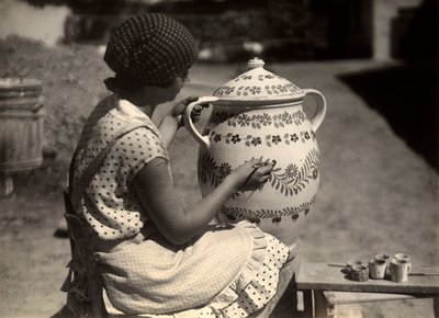 Une dame hongroise peinte alors qu