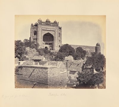 Fatehpur Sikri; la grande porte, vue du village - Samuel Bourne