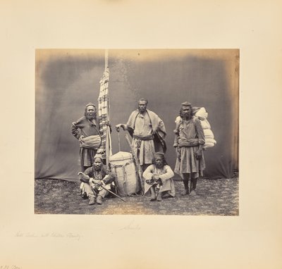 Travailleurs de montagne à Shimla avec khiltas et palanquin - Samuel Bourne