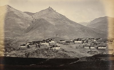 Village de Kibber, Spiti, avec Chikkim au loin - Samuel Bourne