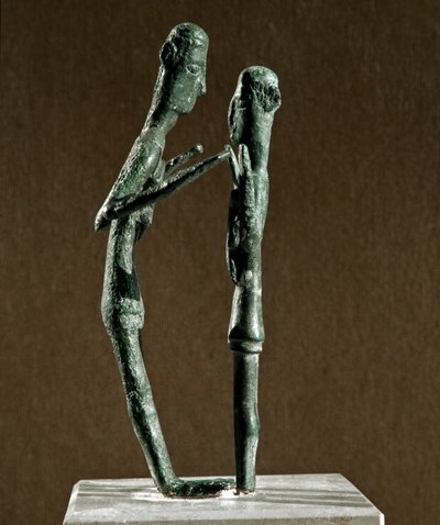 Culture nuragique sarde : groupe sculpté de lutteurs en bronze. 8e-7e siècle av. J.-C. Cagliari, Museo Nazionale Archeologico, Sardaigne, Italie - Sardinia Nuragic Civilization
