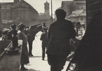 Berlin : Blick aus einer Kneipe auf den Alexanderplatz - Sasha Stone