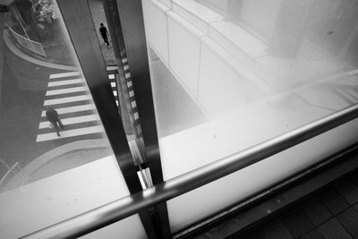 Passage piéton urbain moderne - Satoshi Hata
