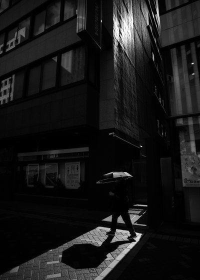 Lumière et ombre en milieu urbain - Satoshi Hata