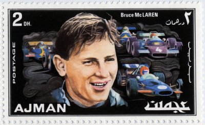 Timbre des Émirats représentant le pilote de voiture néo-zélandais Bruce McLaren (1937-1970) - School Arabic