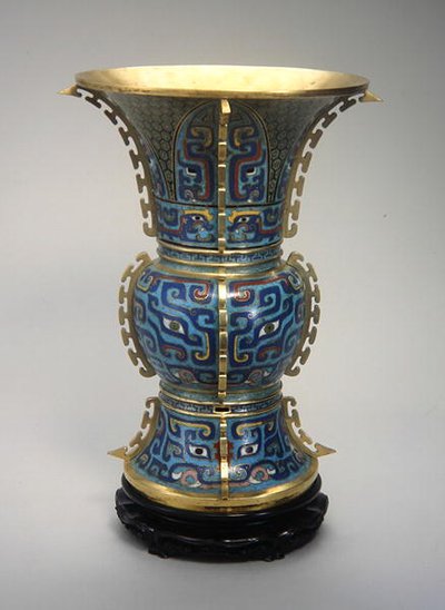 Vase en forme de Zun et support (émail cloisonné et zitan) - School Chinese