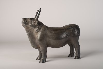 Taureau (argent avec décoration ciselée et repoussé) - School Chinese