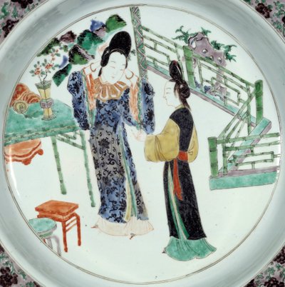 Art chinois : « Deux femmes élégamment coiffées » Assiette en céramique du 18e siècle. Paris, Musée Guimet, Musée National des Arts Asiatiques - School Chinese