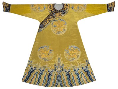 Robe brodée Qiu Xiangse 