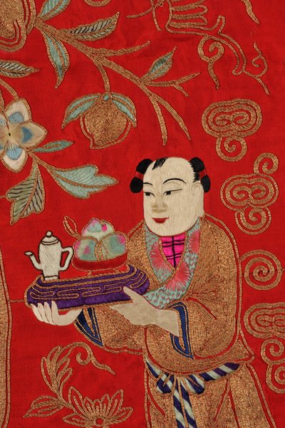Broderie représentant un garçon apportant du thé (détail) - School Chinese