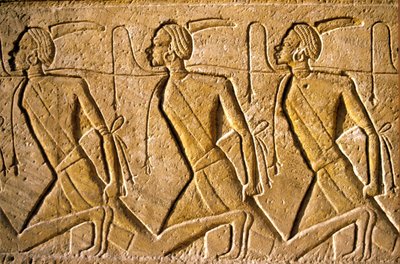 Égypte ancienne, peinture murale/sculpture, rangée de prisonniers représentant le peuple koushite, représentés comme africains, vaincus par Ramsès II, Temple de Ramsès II, Abou Simbel - School Egyptian