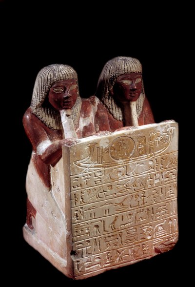 Antiquité égyptienne : statue en calcaire servant de stèle au nom de Didi et de son fils Padoua. Nouvel Empire. Deir el-Médineh. Paris, Musée du Louvre - School Egyptian