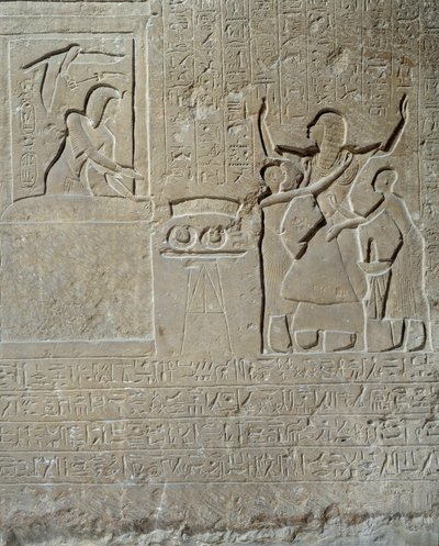 Antiquité égyptienne : relief en calcaire de Hormin : Sethi I distribue les colliers de bravoure en récompense de son courage à Hormin, chef du harem du roi. 19e dynastie (1295-1186 av. J.-C.). Musée du Louvre, Paris - School Egyptian