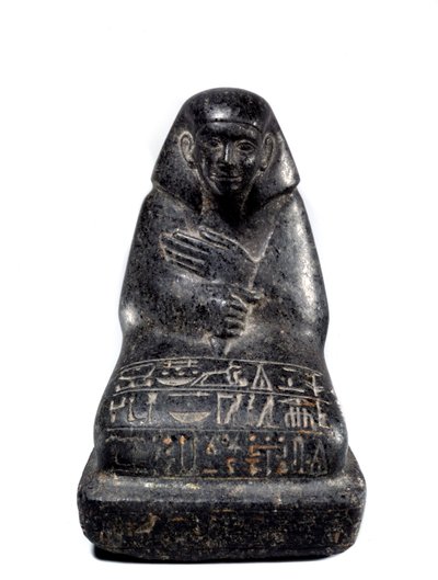 Antiquité égyptienne : sculpture en gabbro représentant le haut fonctionnaire Senpou. Moyen Empire (2033-1710 av. J.-C.) Paris, Musée du Louvre - School Egyptian
