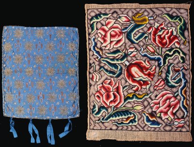 Deux housses de coussin brodées, anglaises - School English