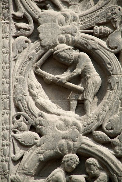 Art gothique : Piédroit du portail droit de la façade ouest de la Basilique de Saint-Denis représentant le travail des champs : Août. Saint-Denis, France - School French