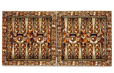 Boîte de jeux en marqueterie d