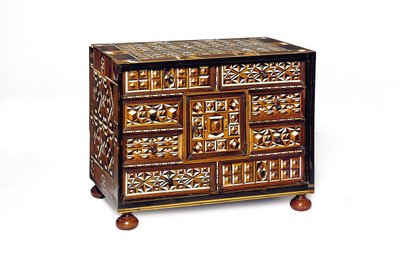 Cabinet de table en marqueterie sud-allemand (ébène, ivoire, noyer et bois fruitier) - School German