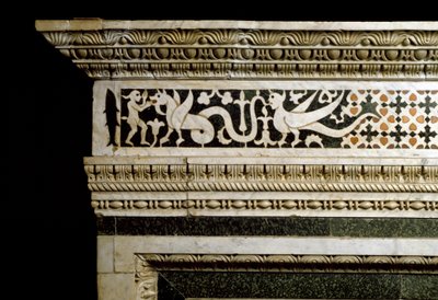 Détail des décorations entourant la trandola en marbre - School Italian