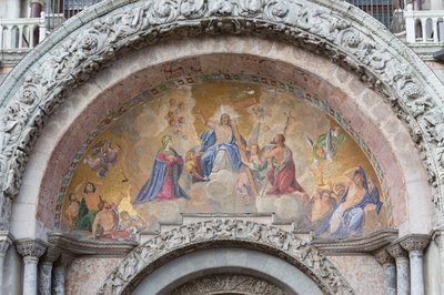 Le Christ ressuscité, mosaïque au-dessus de l