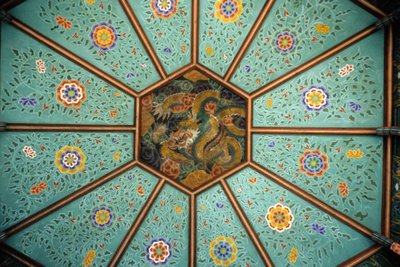 Le plafond du temple de Naksansa en Corée représentant un dragon - School Korean