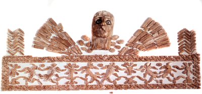 Art persan : panneaux de mosaïque en ivoire : masque surplombant des animaux encadrant un arbre - School Persian