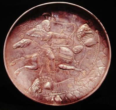 Assiette représentant un soldat royal chassant des lions, 6e-7e siècle - School Persian