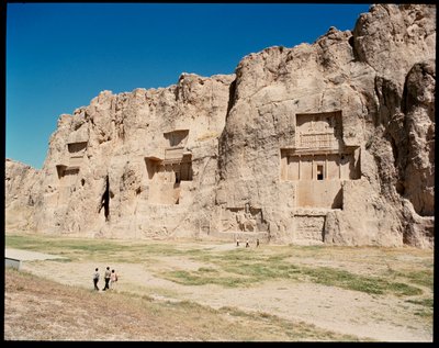 Vue de la nécropole et des quatre tombes appartenant aux rois achéménides - School Persian