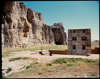 Vue de la Nécropole et des tombes appartenant aux rois achéménides, et le Cube de Zoroastre (Ka