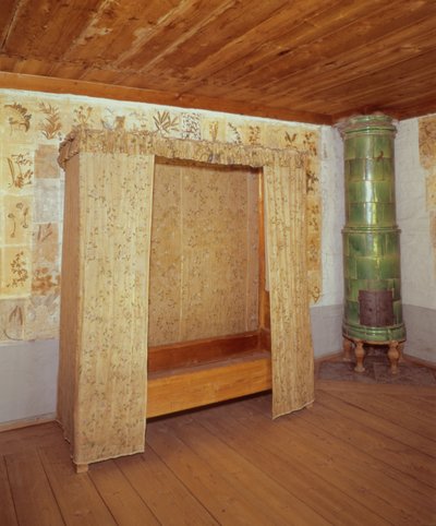 Lit pliant et poêle en céramique dans la maison de Carl Linnaeus (1707-78) - School Swedish