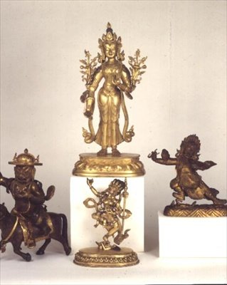 Figure en laiton doré sino-tibétaine de Padmapani; figure en bronze doré tibétaine orientale de Dam-can Dor-je Legs-pa; figure sino-tibétaine de Syamatara; figure polychrome de Vajravavali - School Tibetan