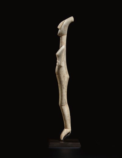 Figure féminine cycladique allongée, pièce maîtresse du Maître Schuster, Cycladique ancien II, vers 2400 av. J.-C. - Schuster Master