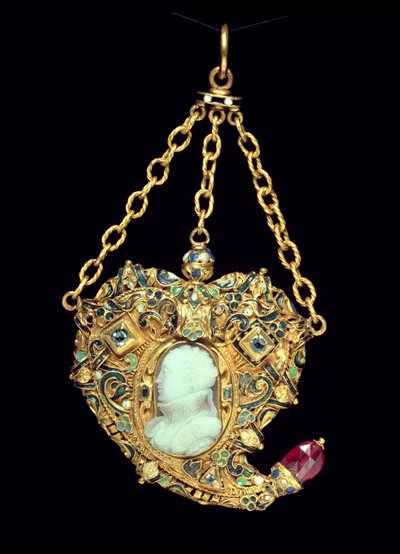 Ensemble de médaillons, portant un portrait camée de Marie, reine d