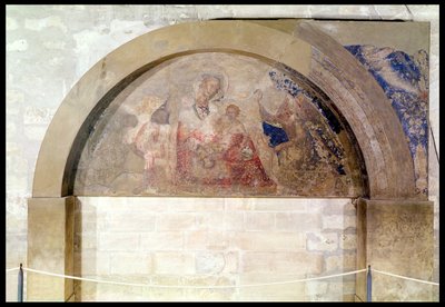 Tympan représentant la Vierge de l