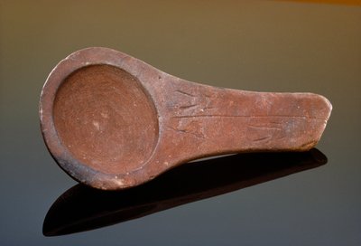 La lampe de Lascaux, grès poli trouvé dans la grotte de Lascaux - Sisse Brimberg