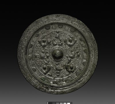 Miroir avec Xiwangmu, c.317-400 (bronze) - Six Dynasties Chinese School