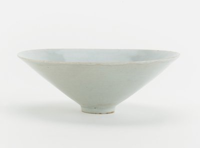 Bol avec motif moulé de phénix et de fleurs, vers 1200 - Southern Song Dynasty Chinese School