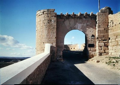 Porte crénelée du château - Spanish School