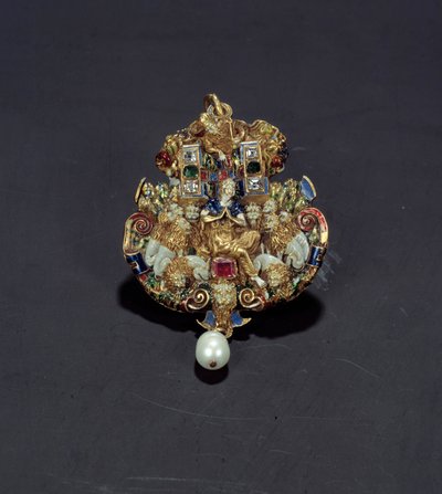 Bijoux : pendentif en diamant, émail sur or rond, émeraude et perle représentant Daniel dans la fosse aux lions. 1550-1600. D