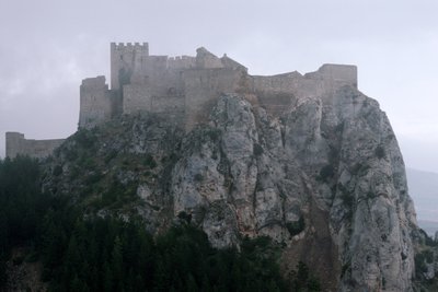 Vue du château de Loarre, construit aux 11e-13e siècles - Spanish School