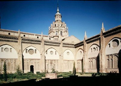 Vue des cloîtres, construits entre 1504-29 - Spanish School
