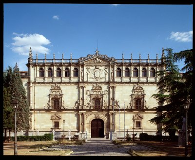 Vue de la façade plateresque de l